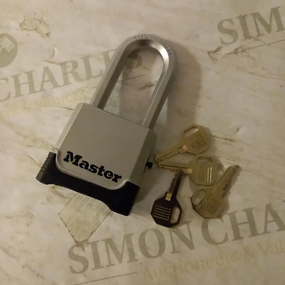 MASTER LOCK HEAVY DUTY PADLOCK 