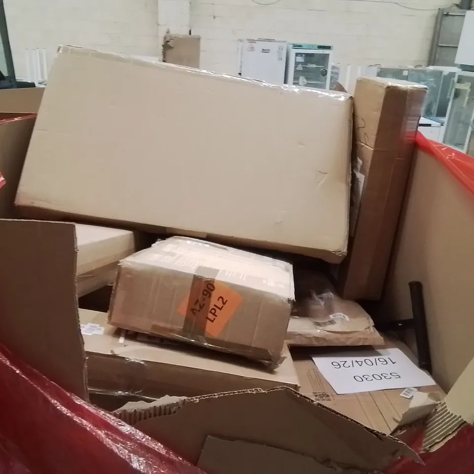 PALLET OF ASSORTED HOUSEHOLD GOODS AND PRODUCTS TO INCLUDE;TOILET SEAT,FLOOR LAMP,SKI RACK