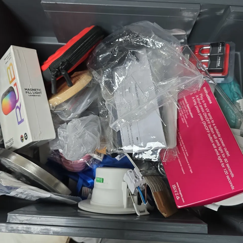 APPROXIMATELY 15 ASSORTED HOUSEHOLD ITEMS TO INCLUDE MASTERLOCK MINI LOCKS, KNIT PRO SINGLE POINT NEEDLES, UV LED LAMP, ETC