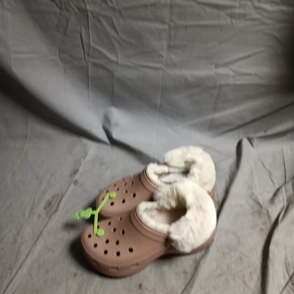 CROCS CLASSIC PLATFORM FUZZ-LINED CLOG – WOMEN'S UK 6