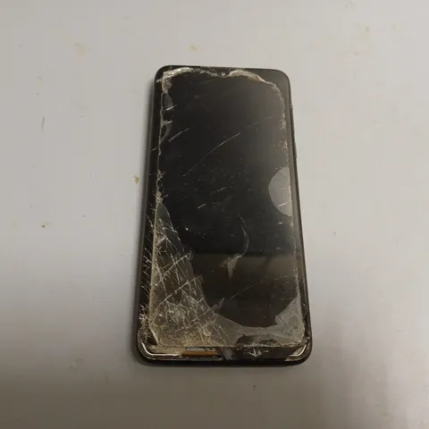 MOTOROLA ONE MACRO