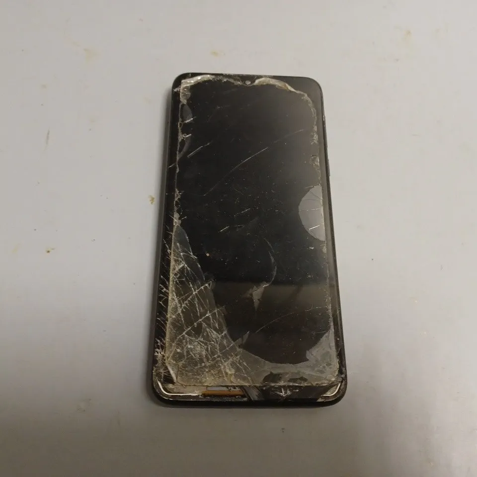 MOTOROLA ONE MACRO