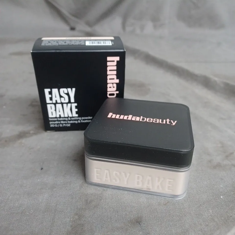 HUDA BEAUTY EASY BAKE LOOSE BAKING AND SETTING POWDER SHADE POUND CAKE 20G