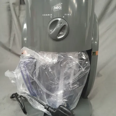 BOXED 2-IN-1 SLUSHIE MAKER AND ICE CRUSHER