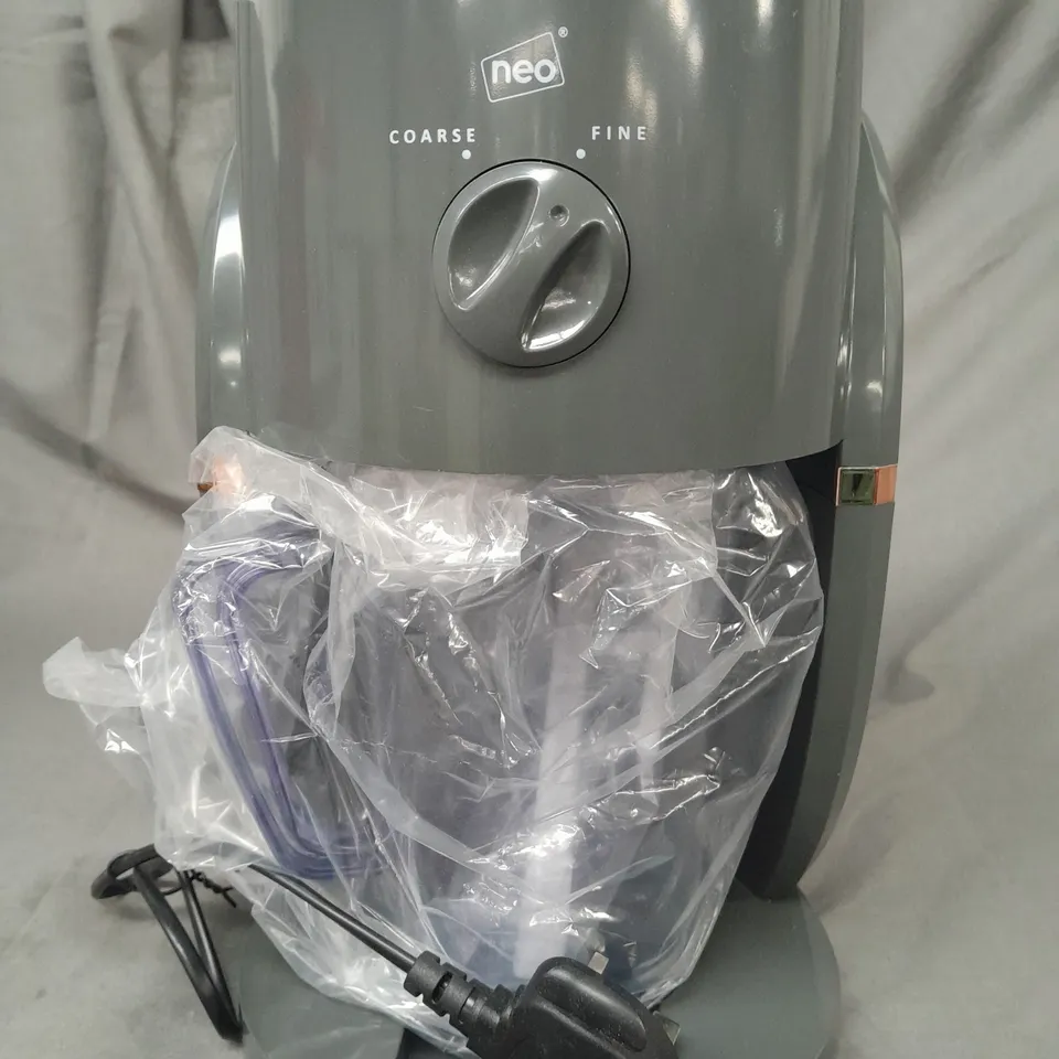 BOXED 2-IN-1 SLUSHIE MAKER AND ICE CRUSHER