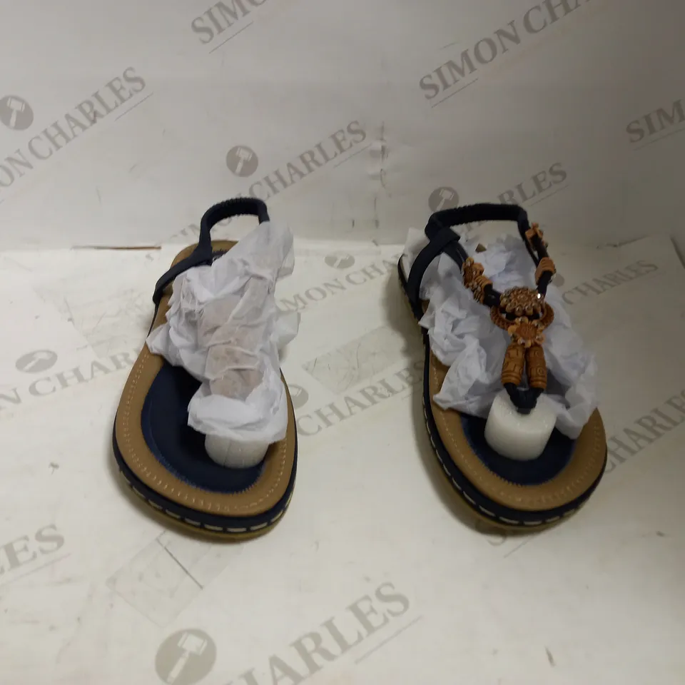 YASIRUN BLUE/BEIGE FLIP FLOPS SIZE 41 