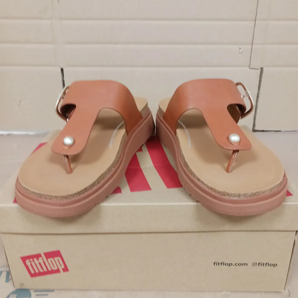 FITFLOP THONG BUCLE SANDALS LIGHT TAN SIZE 6