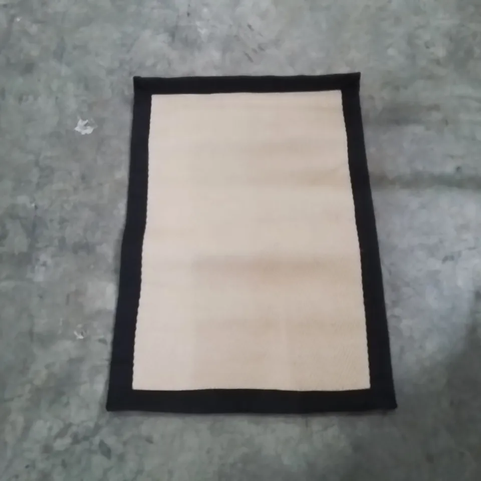 QUALITY DESIGNER AREA RUG - APPROXIMATELY 90X60CM