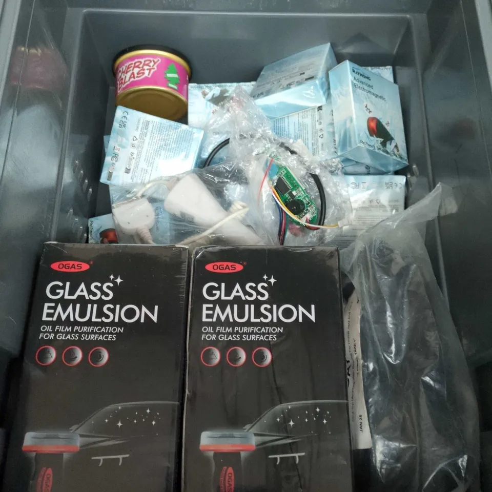 BOX OF ASSORTED ITEMS TO INCLUDE - GLASS EMULATION - SNOW REMOVER