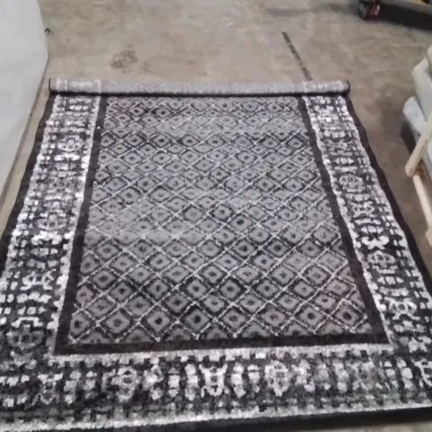 ONECRE GEOMETRIC AREA RUG 300X200CM