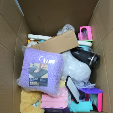 BOX OF APPROXIMATELY 15 ASSORTED ITEMS INCLUDING CHENILLE MAT , TRAVEL MUG AND PHONE CASE