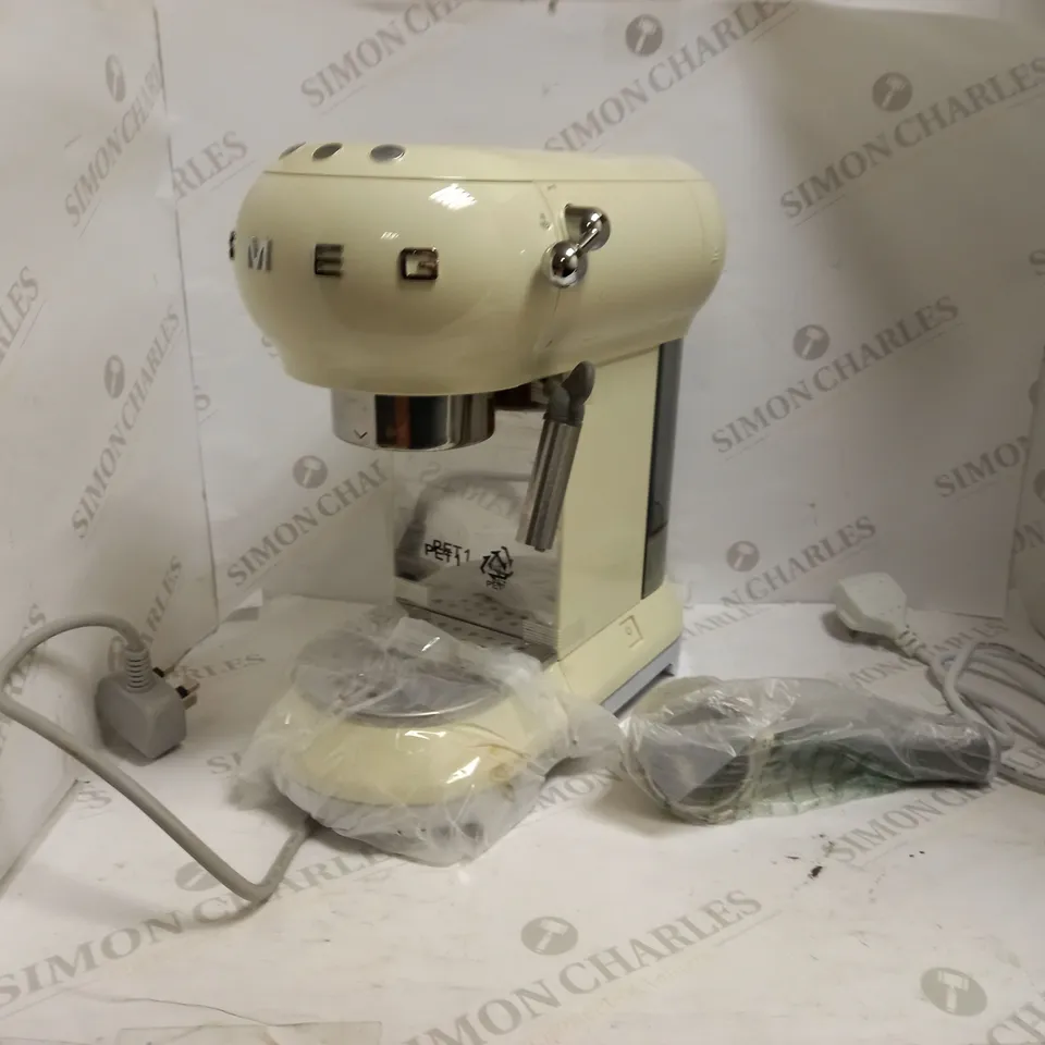 SMEG ECF01CRUK COFFEE MACHINE