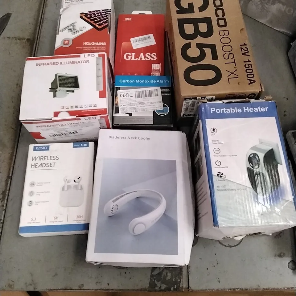 BOX CONTAINING LARGE AMOUNT OF MIXED ELECTRICAL ITEMS, PHONE ACCESSORIES ETC