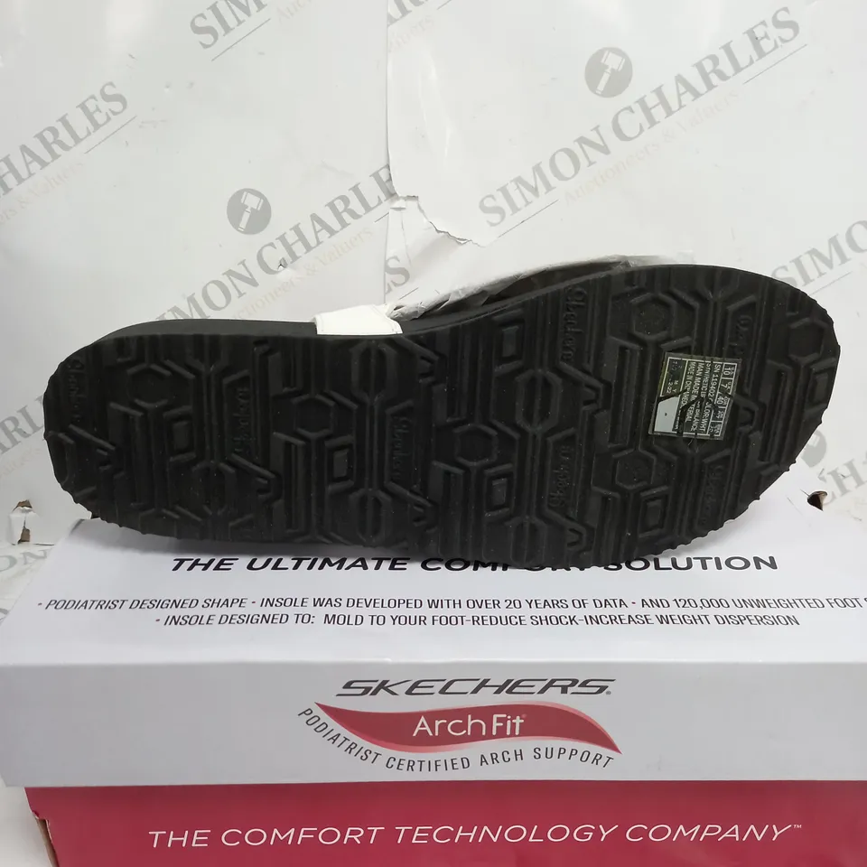 SKETCHERS ARCH FIT SANDAL IN WHITE - SIZE 7