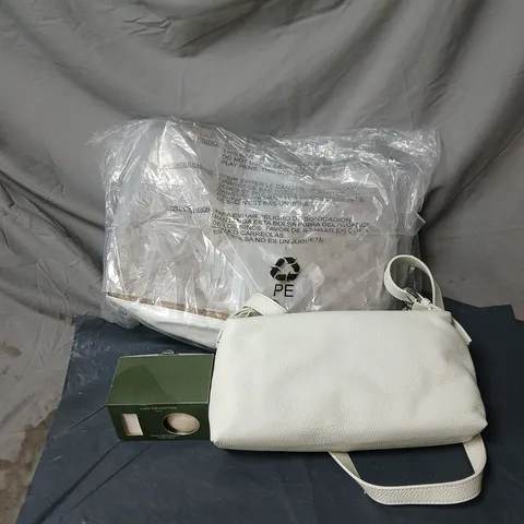 BOX OF APPROXIMATELY 12 ASSORTED ITEMS TO INCLUDE HANDBAGS, WOOL DRYER BALL ETC