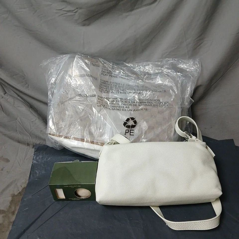 BOX OF APPROXIMATELY 12 ASSORTED ITEMS TO INCLUDE HANDBAGS, WOOL DRYER BALL ETC