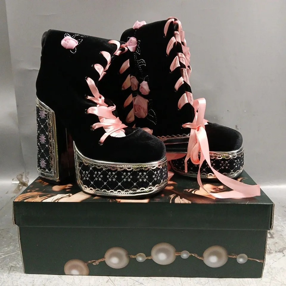 BOXED PAIR OF KOI GUILTLESS GHOST LACE UP PLATFORM LONG BOOTS IN BLACK SIZE UK 3