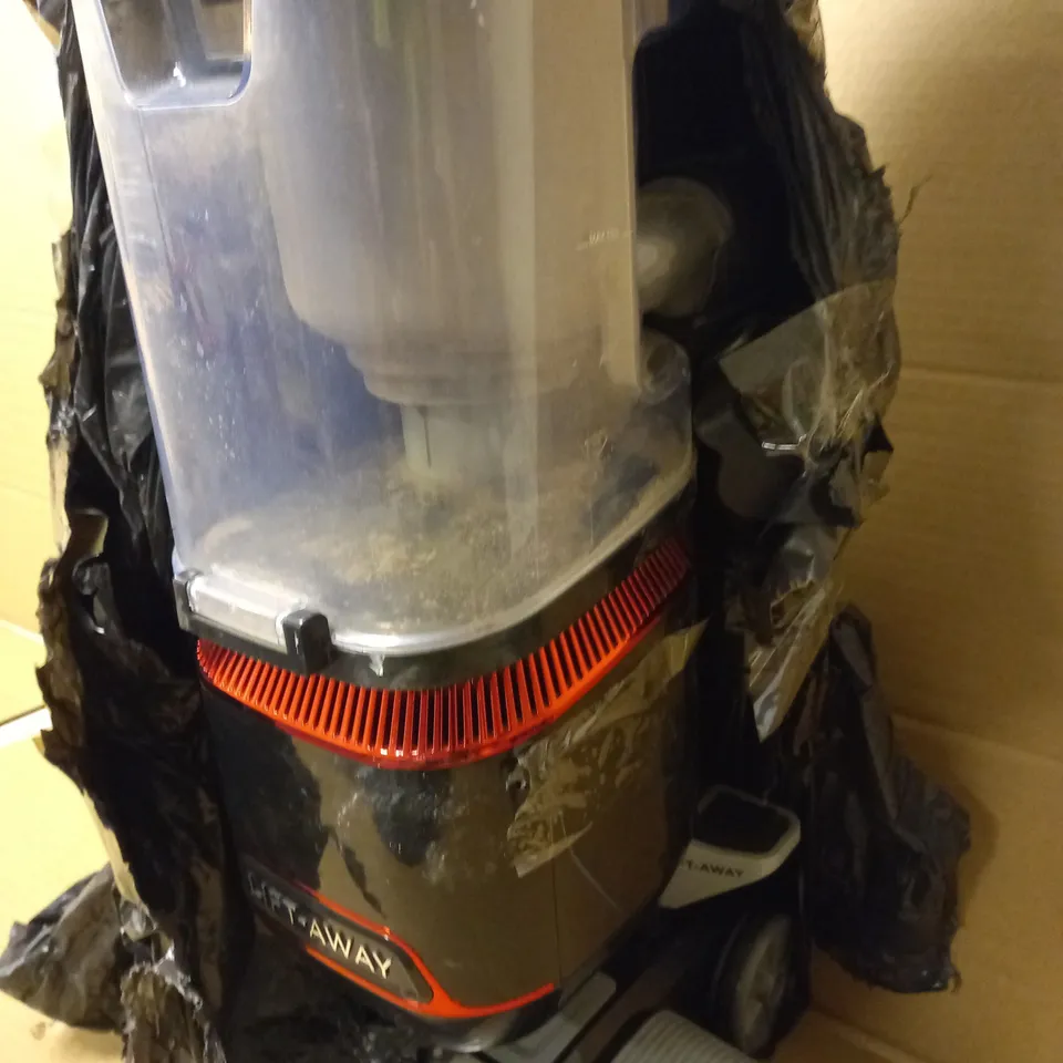 SHARK UPRIGHT VACUUM CLEANER NV602UKT