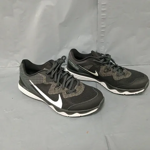 UNBOXED PAIR OF NIKE TRIAL RUN UK 9 - BLACK 