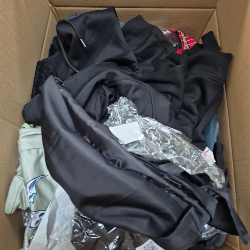 APPROXIMATELY 25 ASSORTED CLOTHING AND FASHION PRODUCTS IN VARIOUS STYLES AND SIZES - COLLECTION ONLY