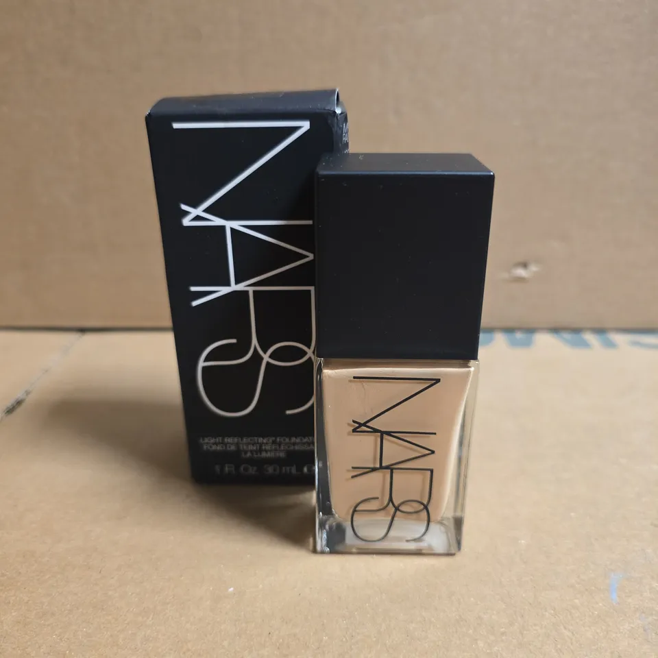 NARS LIGHT REFLECTING FOUNDATION – 30 ML – BOXED (SHADE SANTA FE MEDIUM 2)