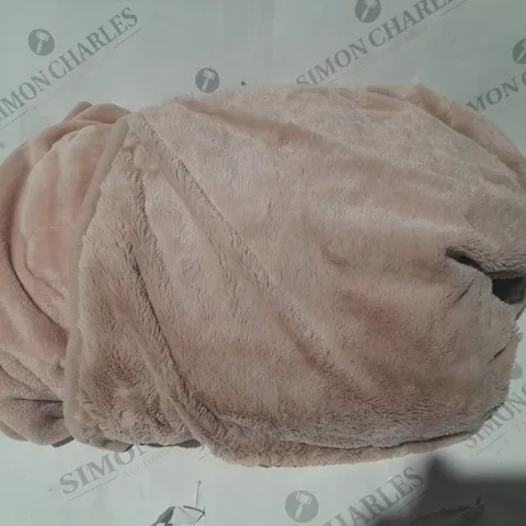 COZEE HOME VELVETSOFT HEATED THROW IN PINK