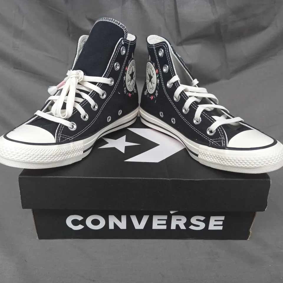 BOXED PAIR OF CONVERSE SHOES IN BLACK FLORAL PATTERN UK SIZE 5