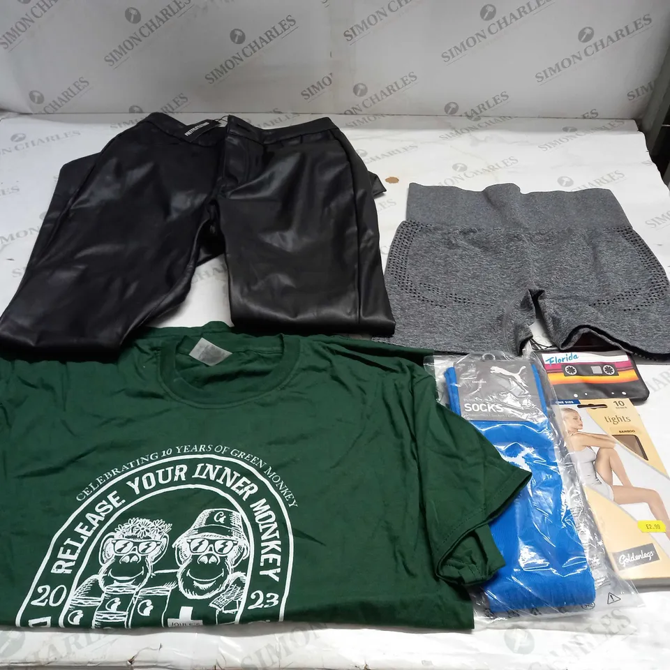 LARGE QUANTITY OF CLOTHING ITEMS TO INCLUDE , SWEATERS, JEANS, T-SHIRTS, ETC