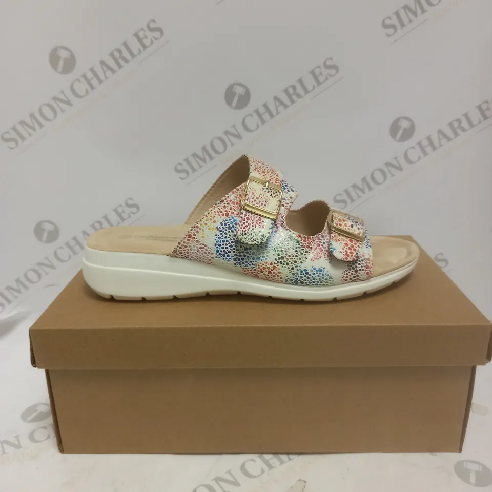 BOXED PAIR OF CUSHION WALK WHITE SANDALS - SIZE 6