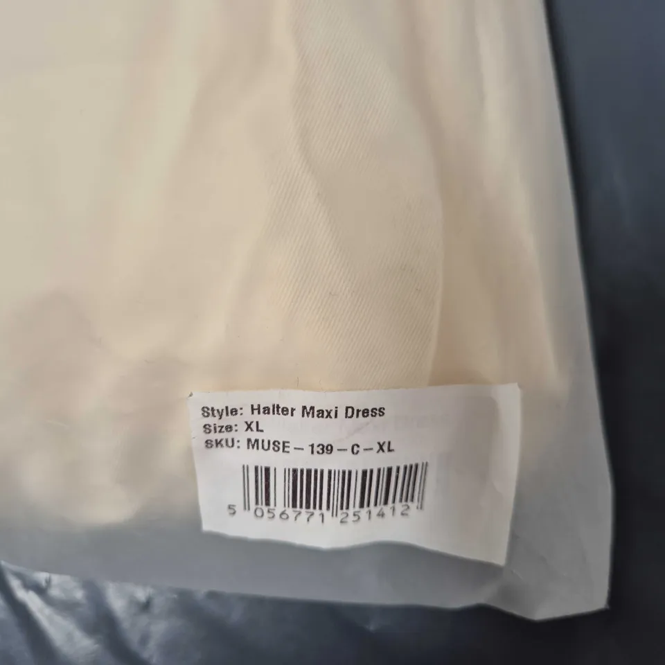 HALTER MAXI DRESS – XL – ODDMUSE LONDON (SKU MUSE-139-C-XL)