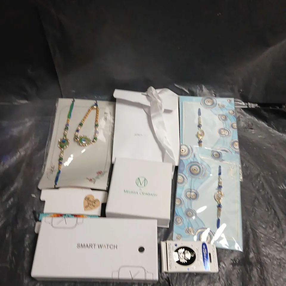 APPROXIMATELY 10 ASSORTED JEWELLERY ITEMS TO INCLUDE - NECKLACE ,WATCH , EARRINGS ETC