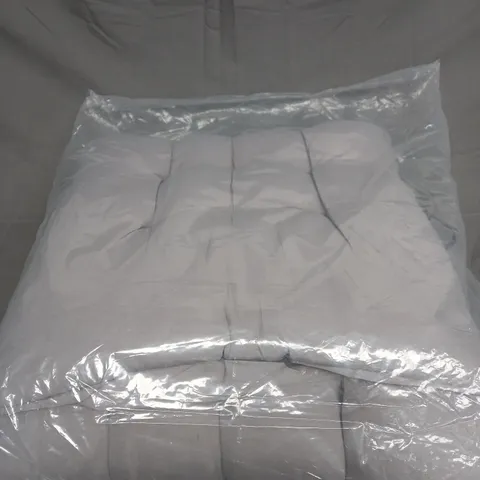 PADDED CUSHION FOR GARDEN FURNITURE
