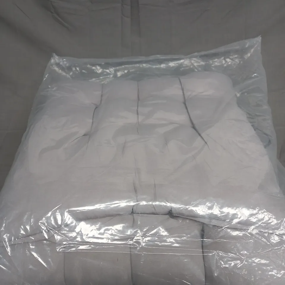 PADDED CUSHION FOR GARDEN FURNITURE