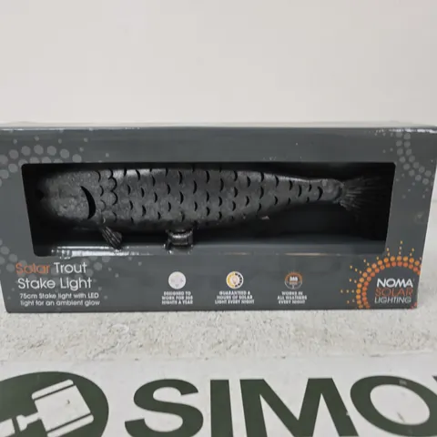 NOMA SOLAR TROUT STAKE LIGHT – 75CM LED GARDEN STAKE LIGHT (BOXED)