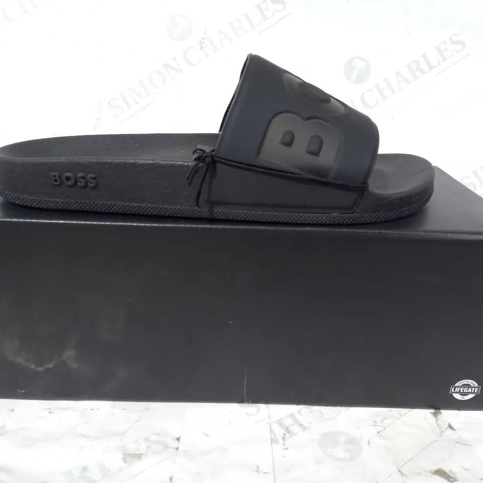 BOXED PAIR OF BOSS ARYEH SLIDERS IN BLACK UK SIZE 8