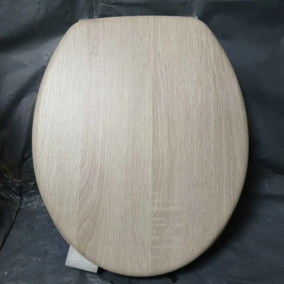 AQUALONA OAK EFFECT TOILET SEAT