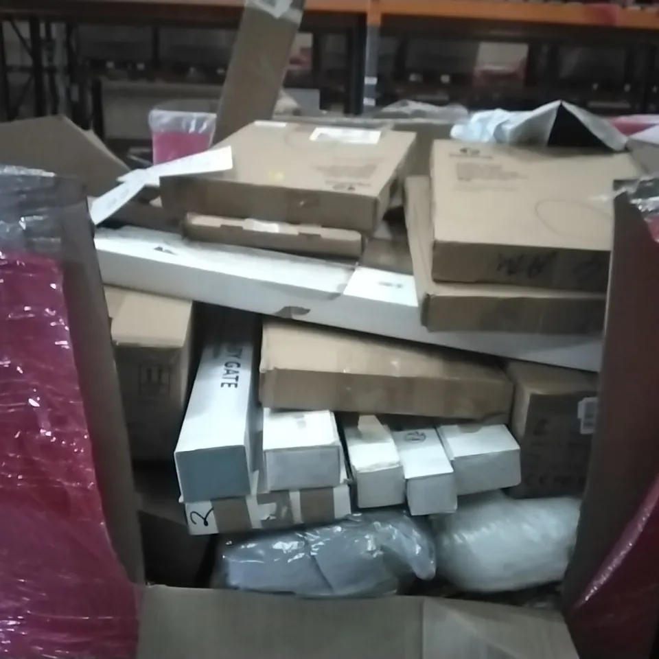 PALLET OF HOUSEHOLD ITEMS TO INCLUDE KNITTING MACHINE,  BLINDS, DOG CRATES AND DIAMOND FLYING PAN SET ECT