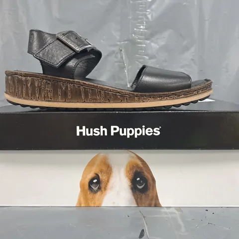 BOXED PAIR OF HUSH PUPPIES OPEN TOE LOW WEDGE SANDALS IN BLACK SIZE EU 39