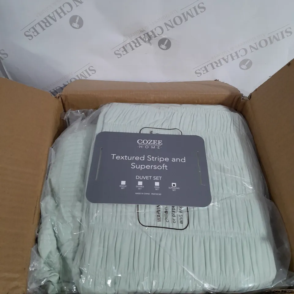 SUPERSOFT BY COZEE HOME TEXTURED STRIPE 6 PIECE DUVET SET - SUPER KING  SIZE 
