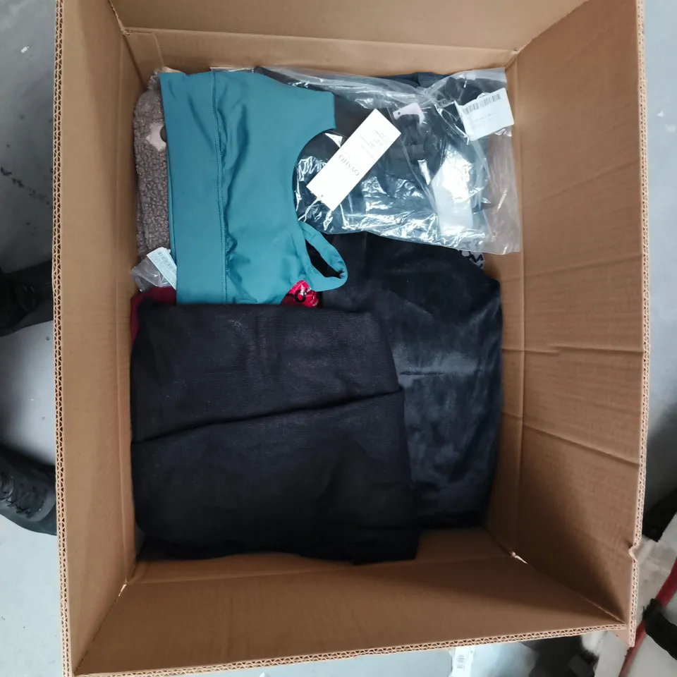 APPROXIMATELY 20 ASSORTED CLOTHING AND FASHION PRODUCTS IN VARIOUS STYLES AND SIZES - COLLECTION ONLY