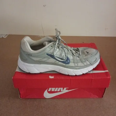 BOXED PAIR OF NIKE P-6000 TRAINERS IN VAST GREY - UK 6