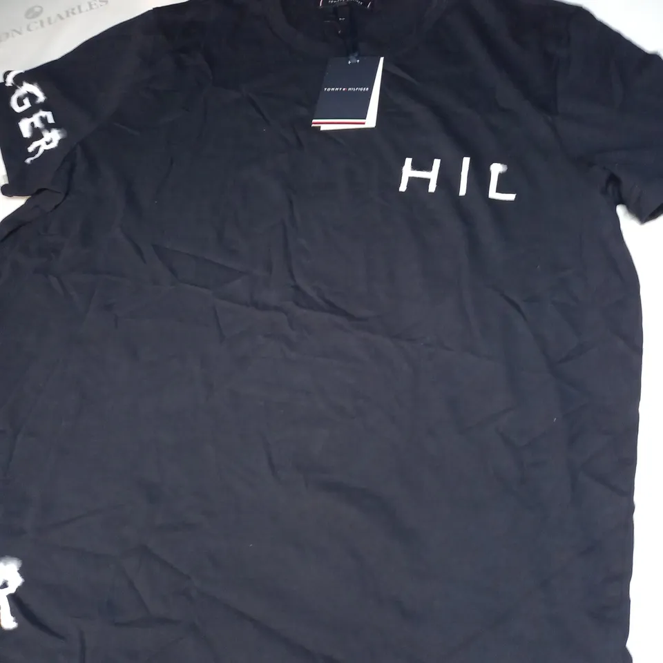 TOMMY HILFIGER PRINTED T-SHIRT SIZE 3XL
