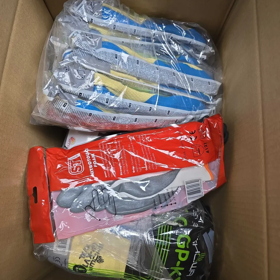 APPROXIMATELY 30 ASSORTED WORKWEAR SAFETY GLOVES 