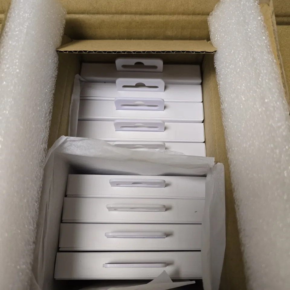 BOX OF APPROXIMATELY 100 TECH21 EVO GEM FOR IPHONE 7 IN LILAC 
