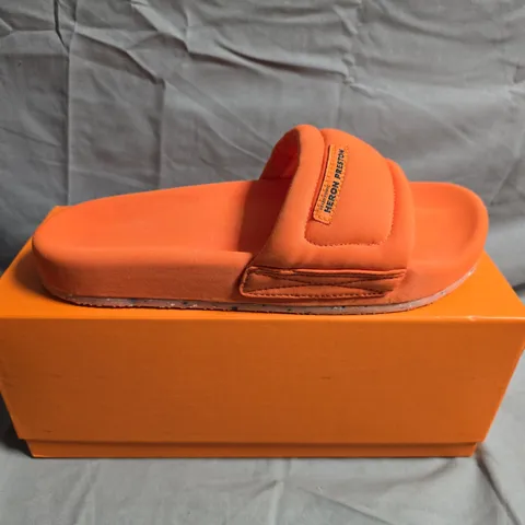 BOXED PAIR OF HERON PRESTON SLIDERS – ORANGE FABRIC SLIDES, UK 6 (EU 39)