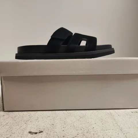 BOXED PAIR OF KURT GEIGER PALERMO BLACK SUEDE SANDALS SIZE EU 40