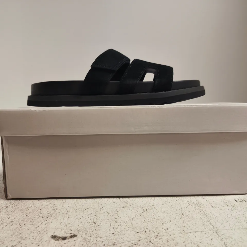 BOXED PAIR OF KURT GEIGER PALERMO BLACK SUEDE SANDALS SIZE EU 40