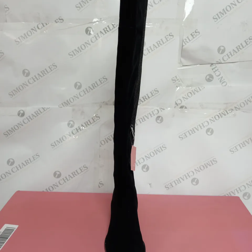 PAIR OF MODA IN PELLE ZARRA OVERKNEE BOOTS BLACK SUEDE SIZE 4