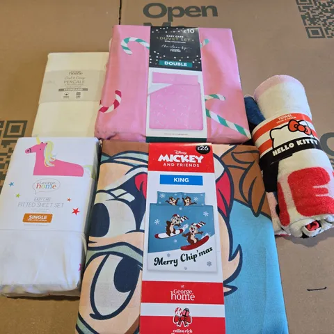 BOX OF APPROXIMATELY 10 ASSORTED BEDDING AND SOFT FURNISHING  ITEMS TO INCLUDE - FITTED SHEET SET , DUVET SET KING SIZE , DUVET SET DOUBLE ETC
