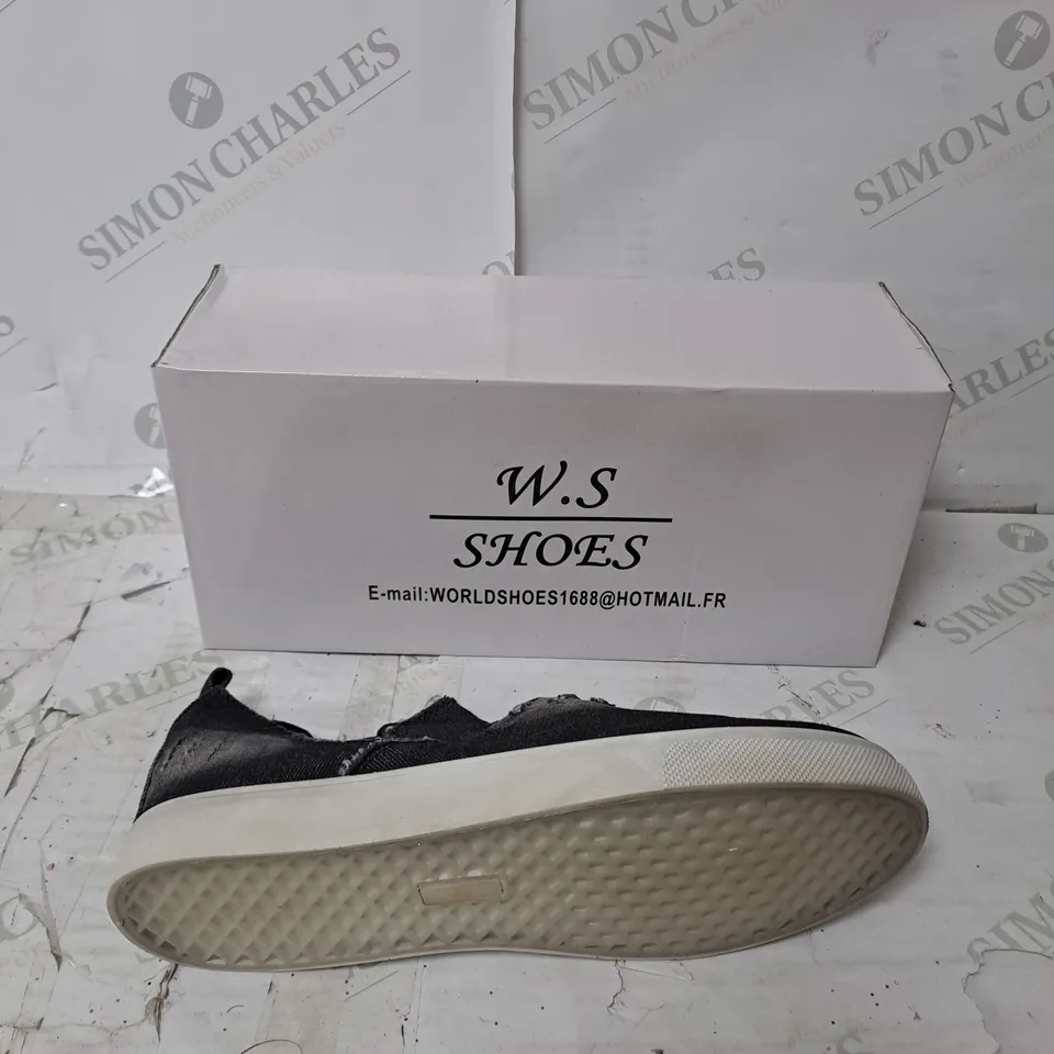 APPROXIMATELY 10 PAIRS OF W.S SHOES SLIP ON BLACK DISTRESSED BOOTS IN VARIOUS SIZES 